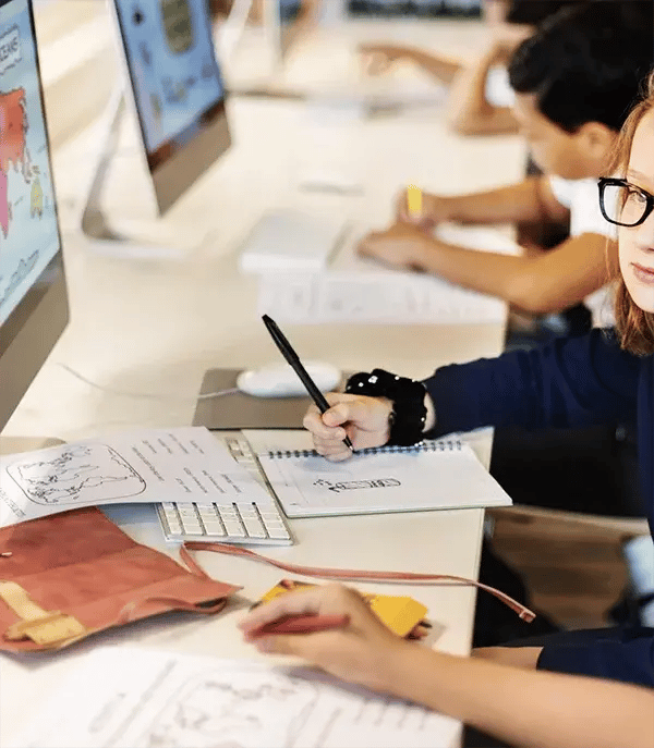 School pupils working together at computers_mobile600
